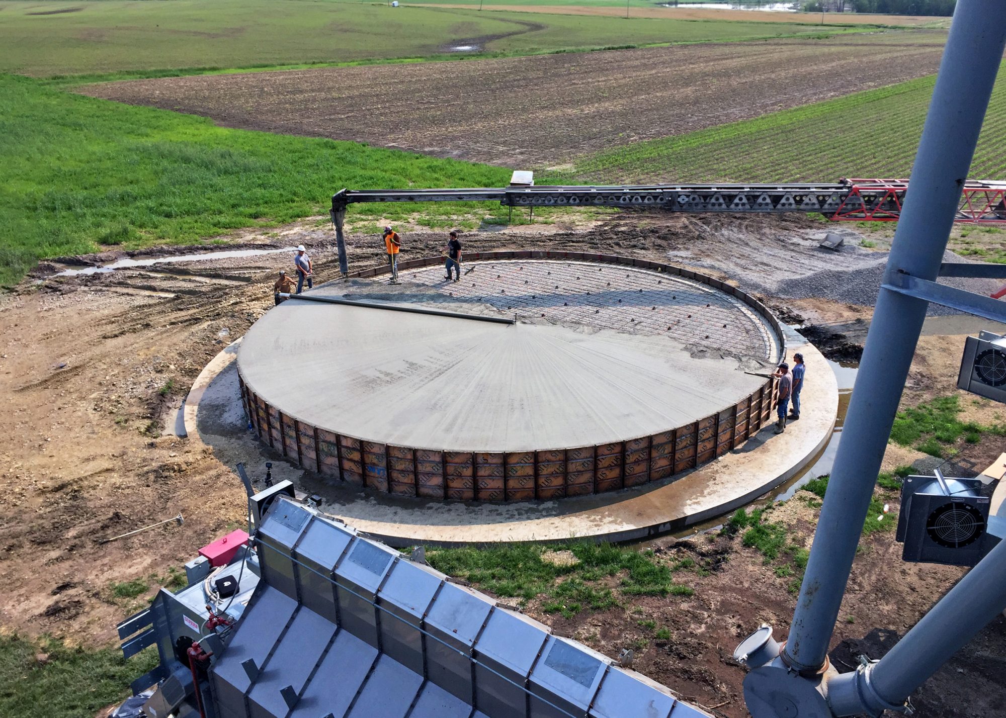 Screeding a Circular Grain Bin Pad Rural Builder
