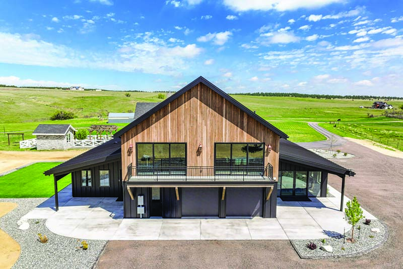 Modern Barndominium Showcases High-Performance Metal Envelope Design